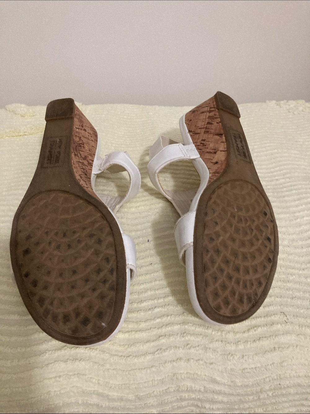 New York Transit White T-Strap Sandals with Multicolor Beading - Picture 3 of 3